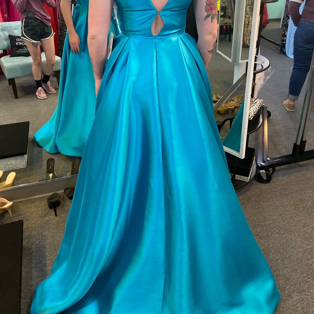 Sherri Hill Dress - Picture 4 of 8